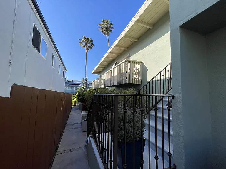 349 Playa Del Sur St — Photo 28