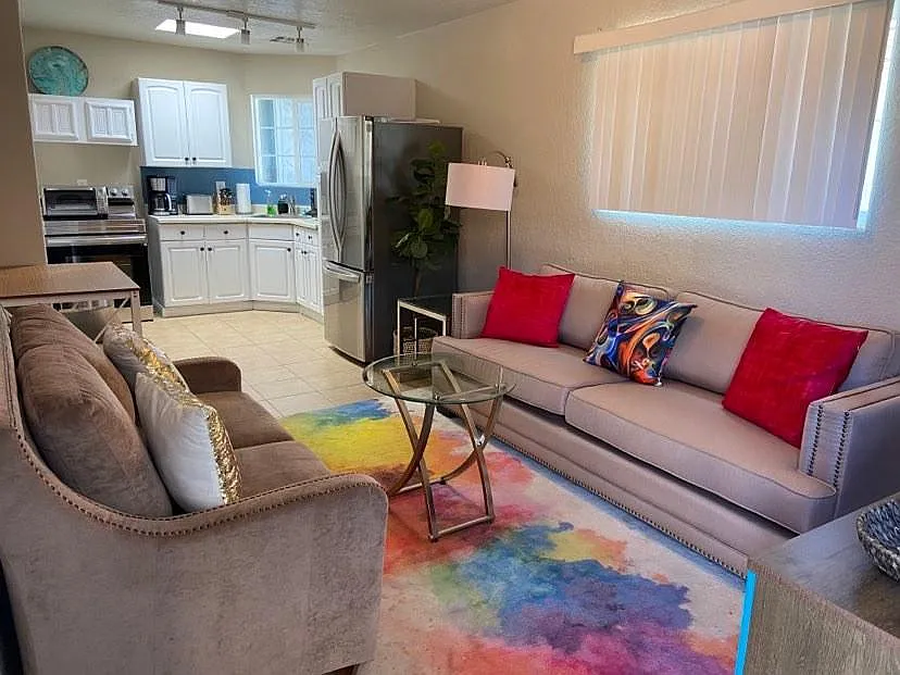 1 bed, 700 sqft, $1,300 — Photo 3