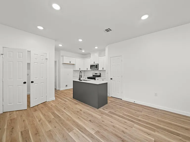 1512 W Blum St #A — Photo 10