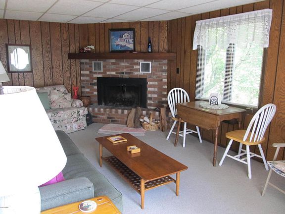 4th image of 34055 Hillside Dr