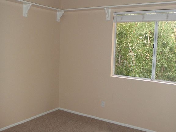 4th image of 487 Burano Ct