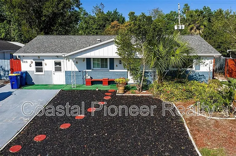 7713 Heather St — Photo 1