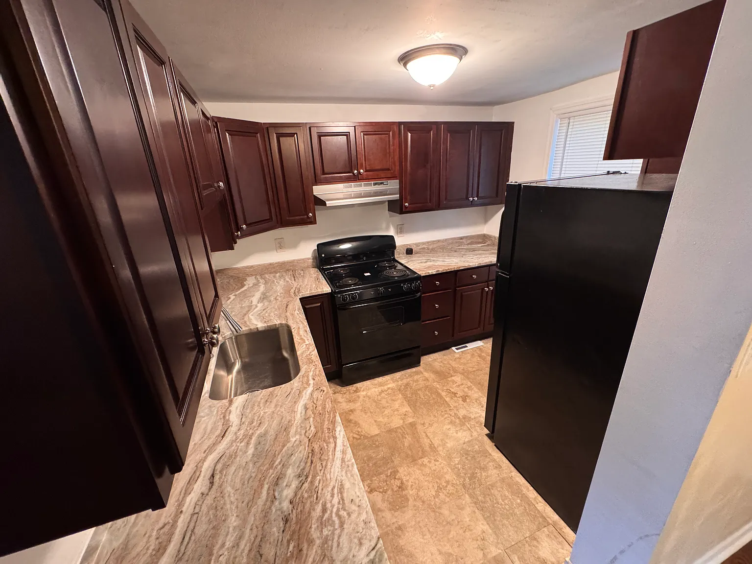 3 bed, 2.5 bath, 1100 sqft, $1,995 — Photo 3