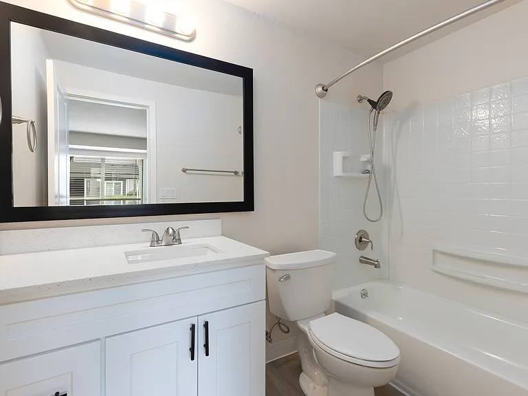 Westhampton Apartments — Photo 20