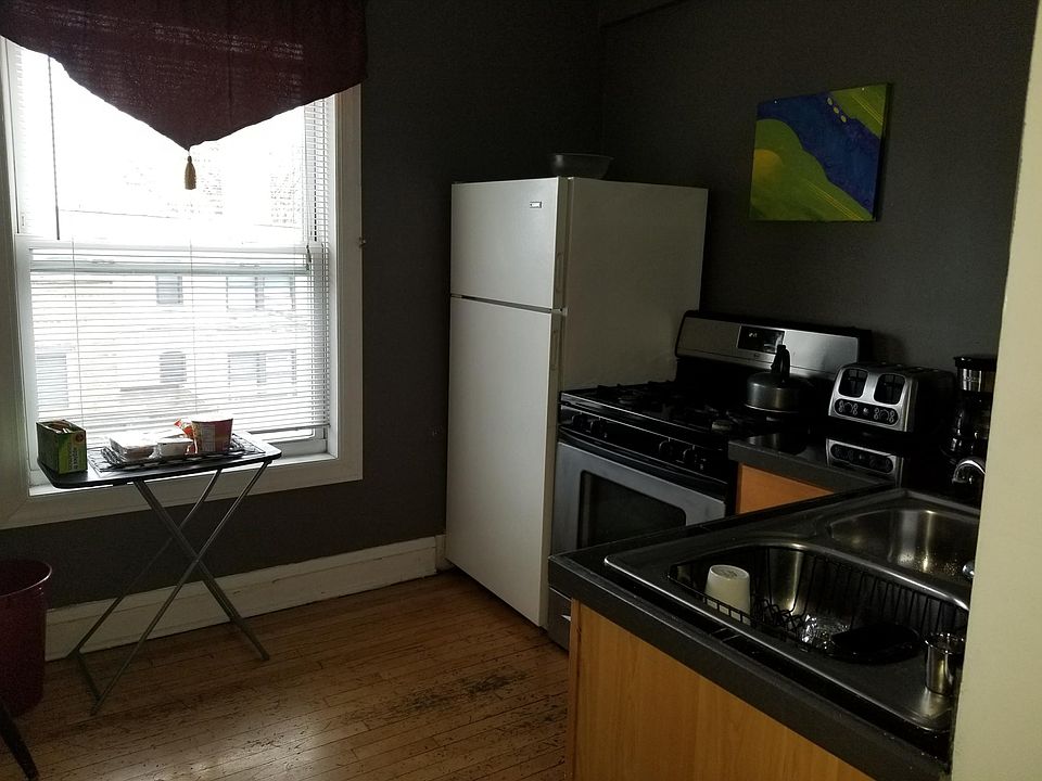 1st image of 4825 W Montrose Ave