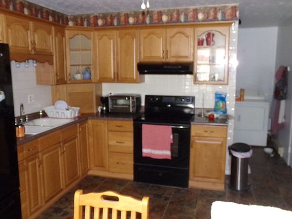 5th image of 216 Saint Anns Ln