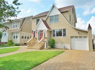 95 Riegelman St, Staten Island, NY 10302