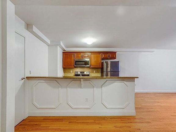 4th image of 2520 Kennedy Blvd #1