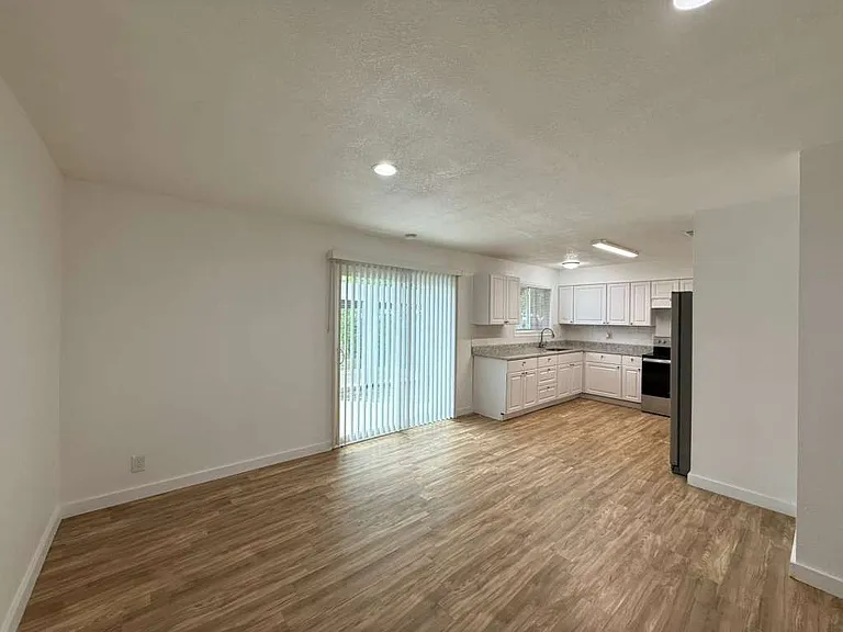 7318 Glen Trl — Photo 7