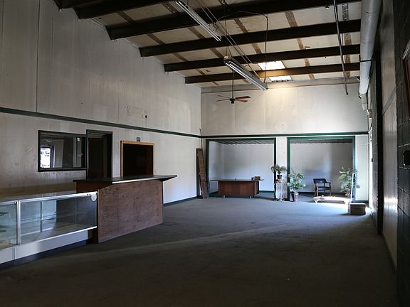 3rd image of 2190 Cherokee Rd
