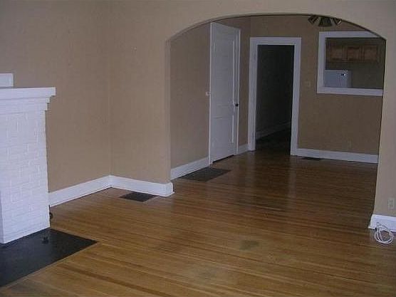 3rd image of 942 E Bradbury Ave