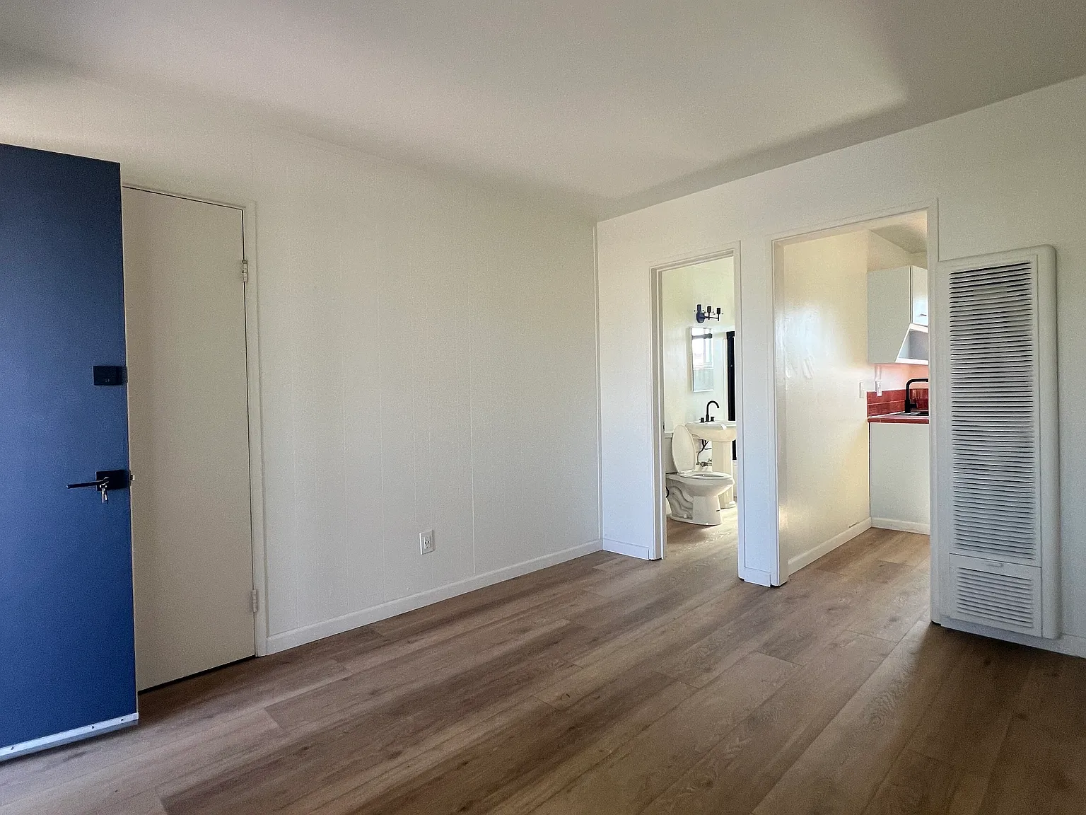 Studio, 300 sqft, $1,695 — Photo 2