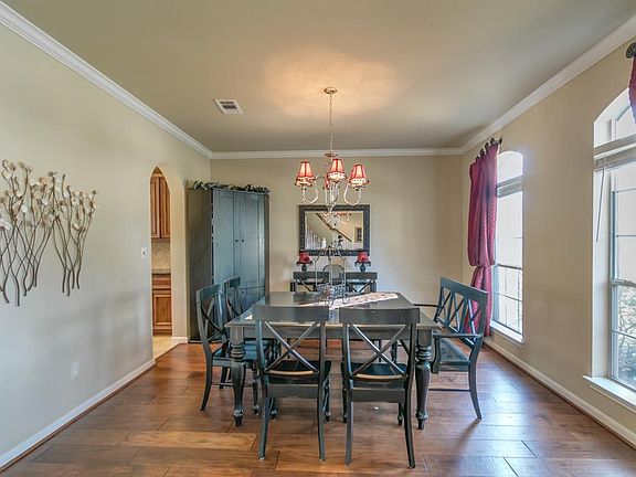 5th image of 9810 Saxon Glen Ln