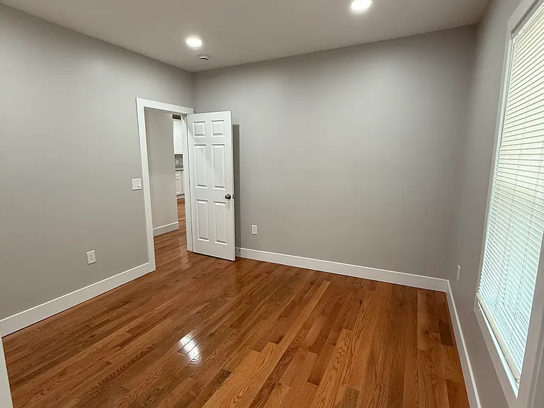66 Waverly St #3 — Photo 10