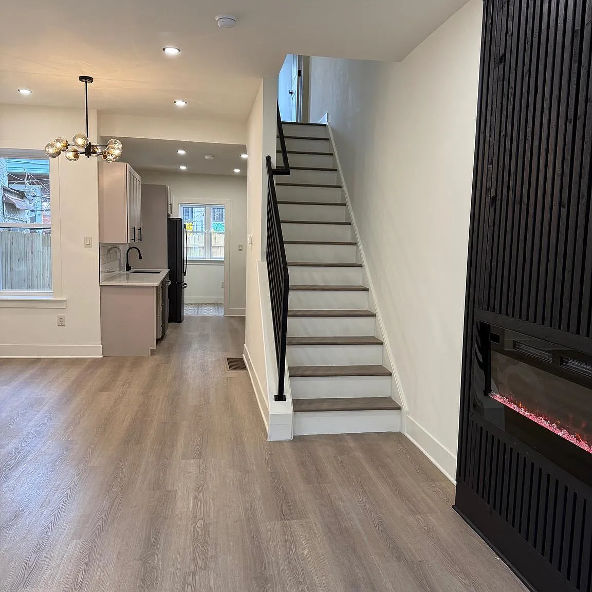 3 bed, 3.0 bath, 932 sqft, $2,250 — Photo 3