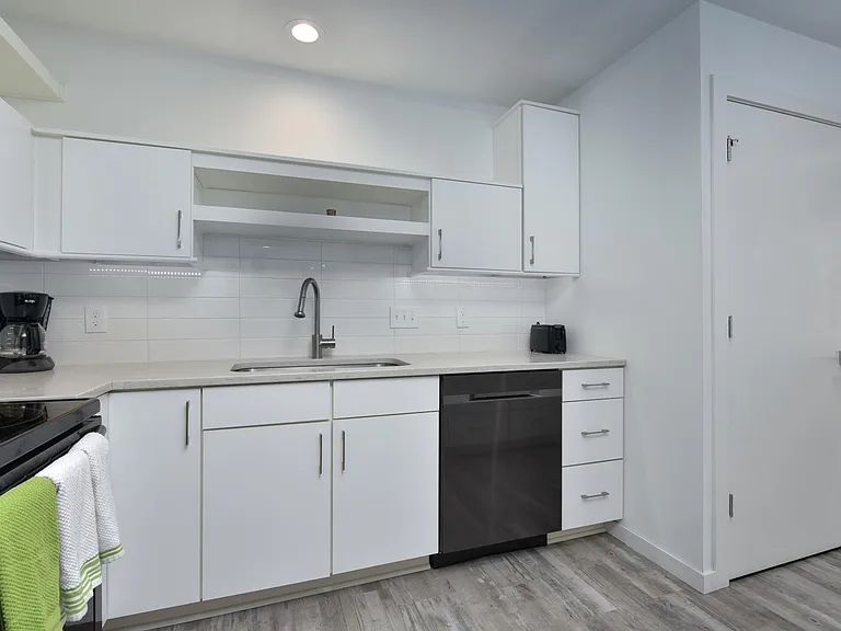 2206 W 6th St #2 — Photo 5
