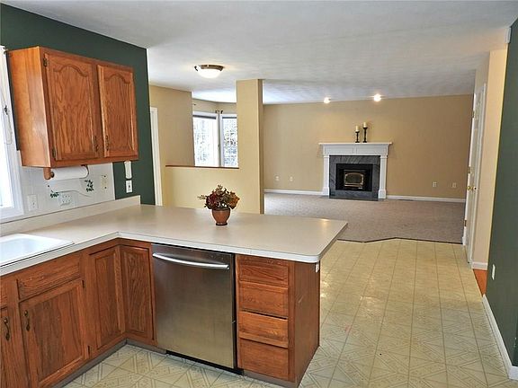 5th image of 72 Bramblewood Ln