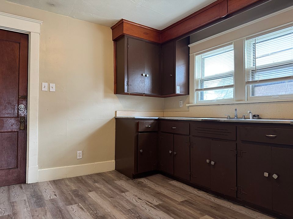 1st image of 2422 Whitney Ave #2
