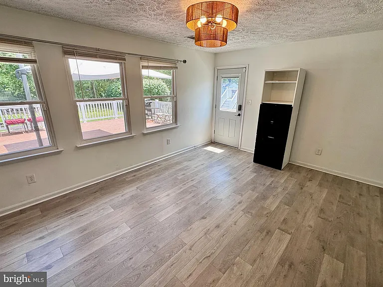 2038 Dewey Dr — Photo 8