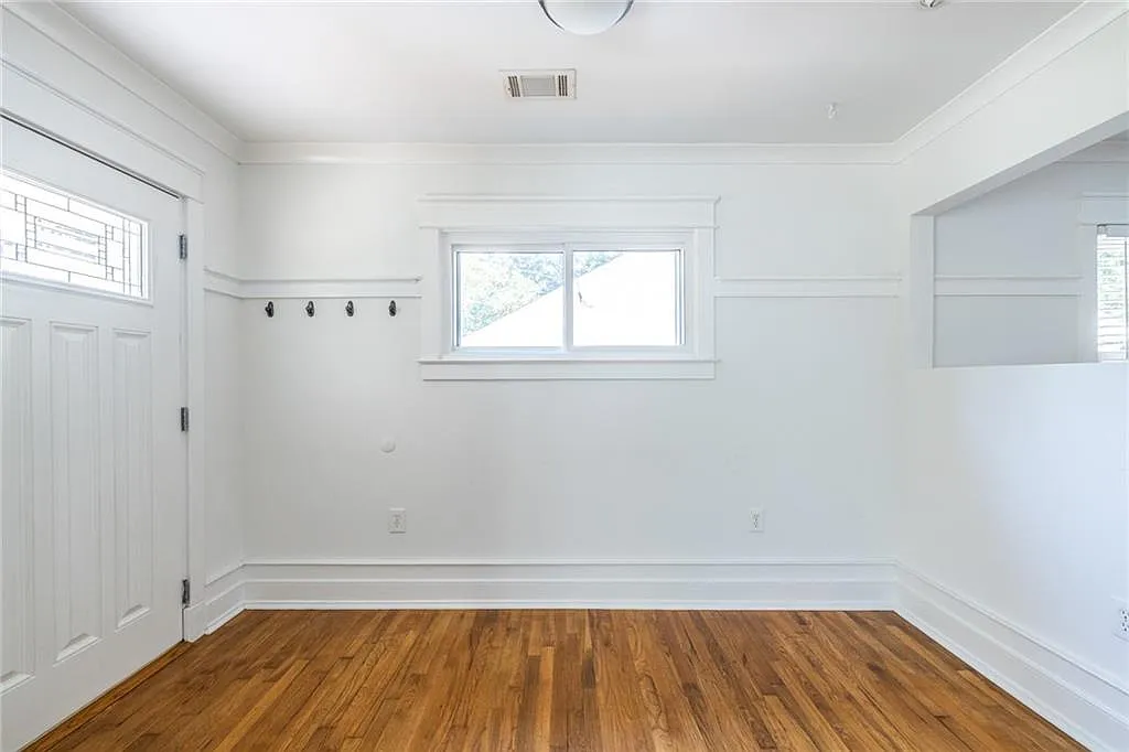 2 bed, 2.0 bath, 1102 sqft, $3,295 — Photo 3