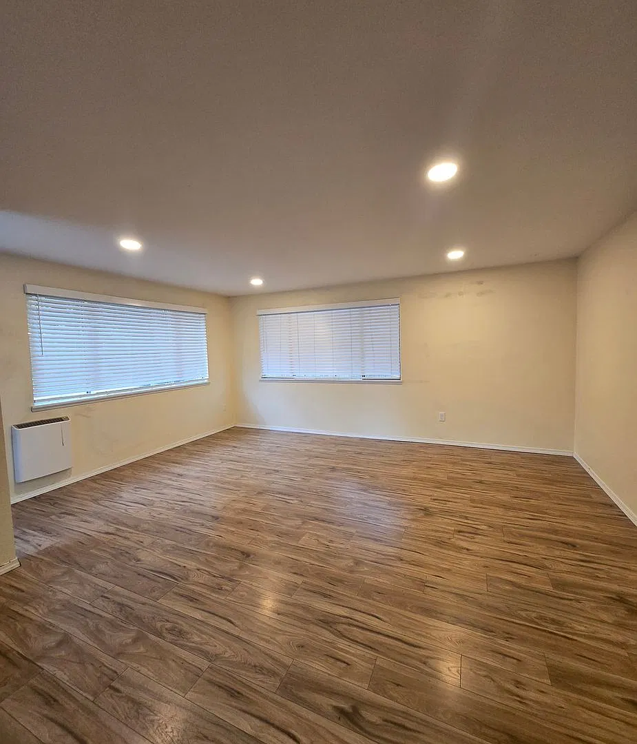 3 Bed, 1 Bath Centrally Located Home For Rent in Port Townsend! — Photo 2