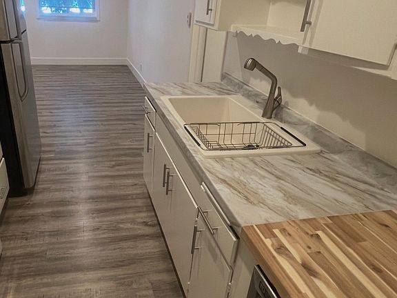 3rd image of 829 N San Vicente Blvd #8