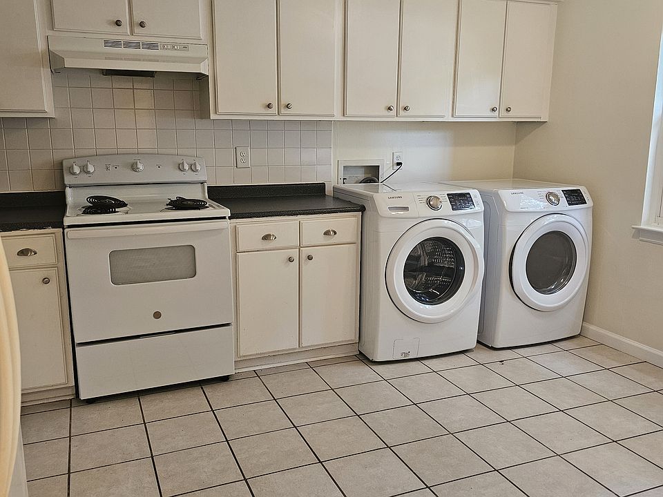 1st image of 479 Oak Tree Sq
