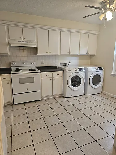 479 Oaktree Sq Photo 1