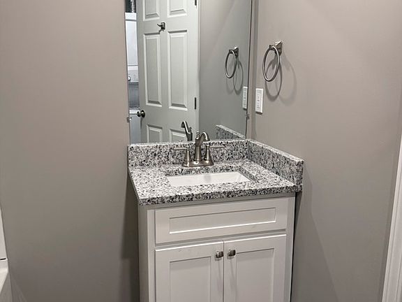 5th image of 1366 Park St #C