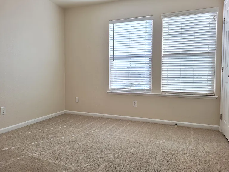 1322 La Guardia Cir — Photo 12
