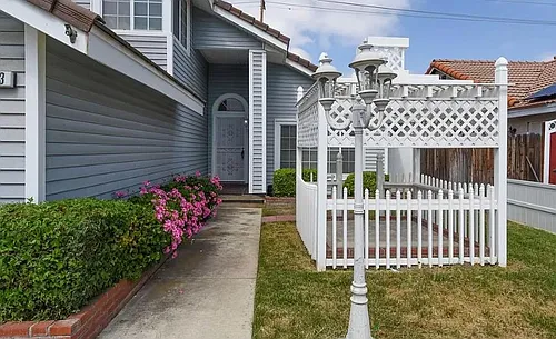 683 Jonquil St Photo 1
