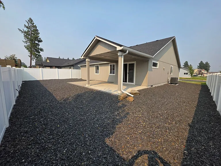 918 Cougars St — Photo 17