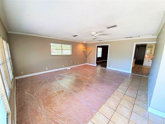 2nd image of 2810 Royal Dr