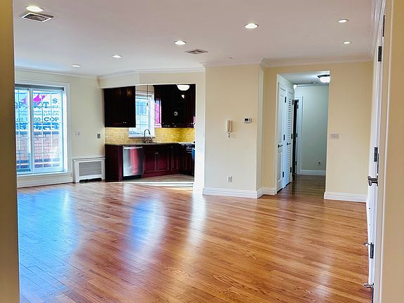 4th image of 155 Bay St APT 6E