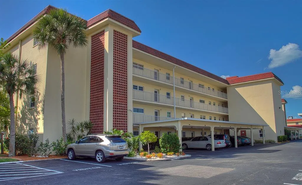 2 bed, 929 sqft, $6,400 — Photo 3