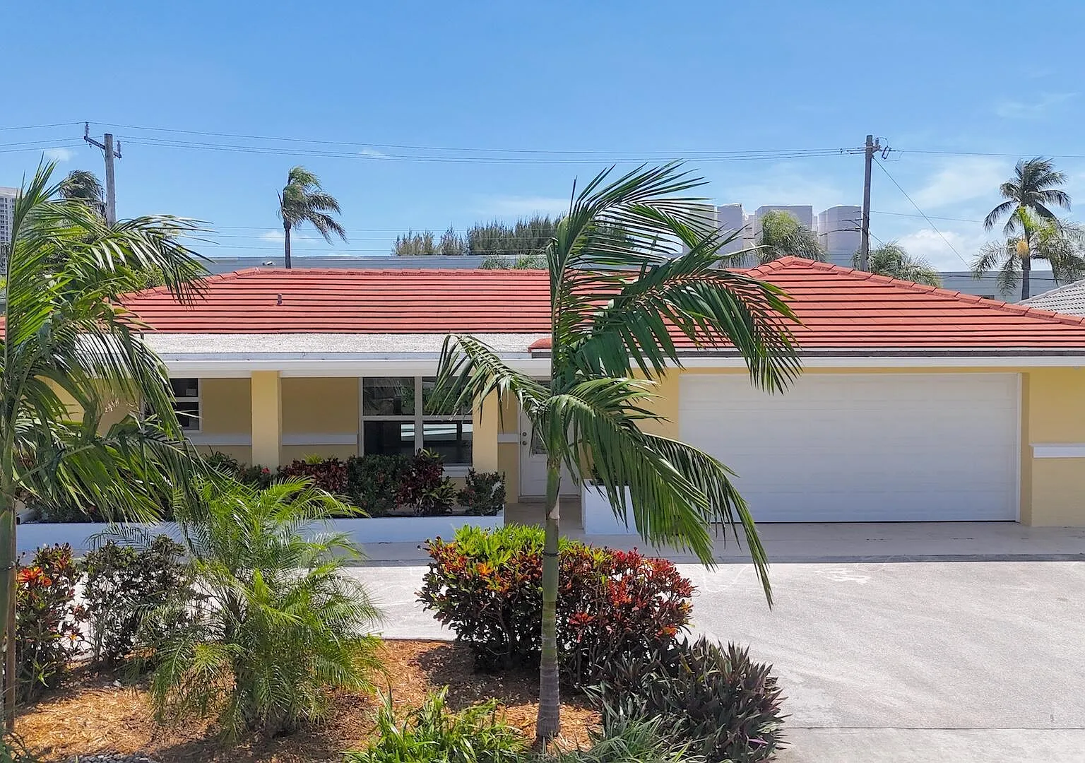 3 bed, 2.5 bath, 1676 sqft, $7,000 — Photo 2