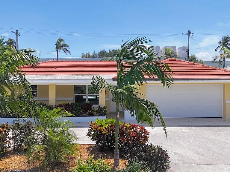 1221 Singer Dr — Photo 2