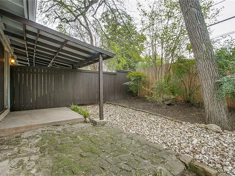2313 La Casa Dr #B — Photo 22