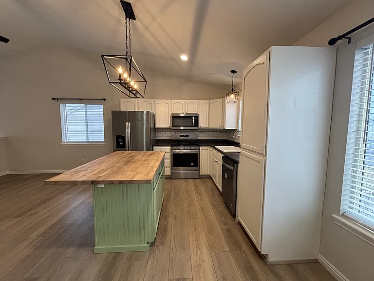 4102 E Smith Ranch Rd — Photo 8