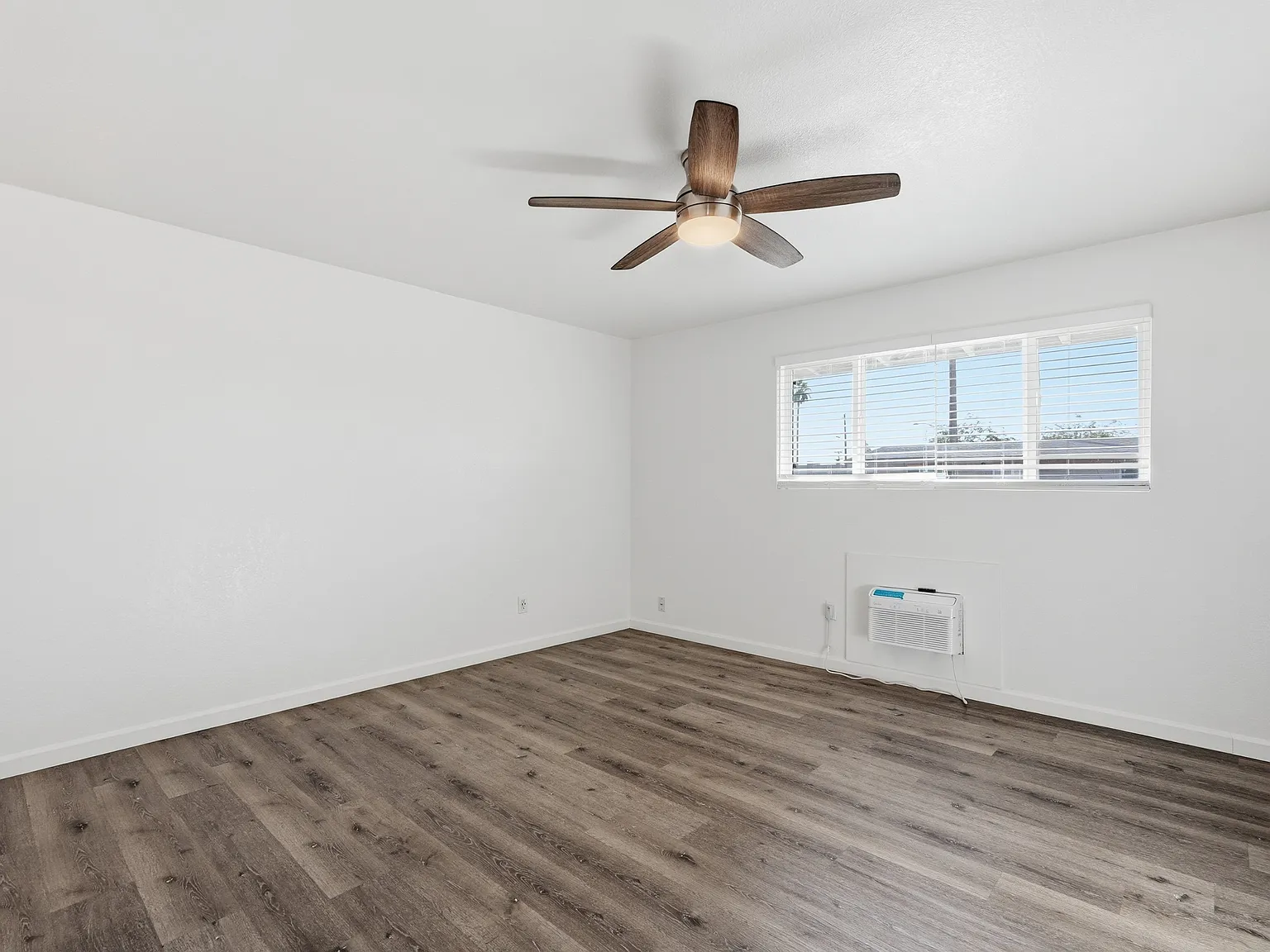 1320 North 48th Place - 2 — Photo 2