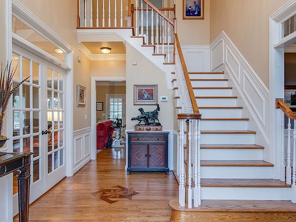 4th image of 2529 Saint James Dr