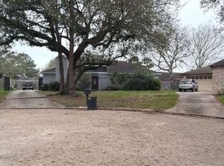 14326 Overbrook Ln, Houston, TX 77077