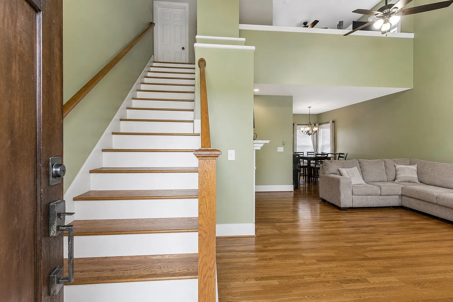 4 bed, 2.5 bath, 1936 sqft, $2,400 — Photo 2