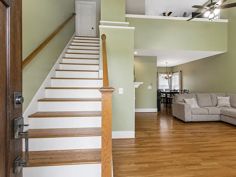 22 Twin Oaks Dr — Photo 2