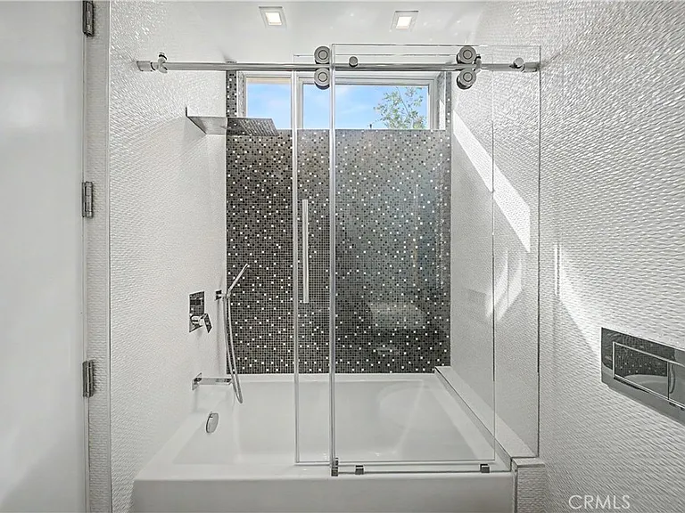 9459 Beverly Crest Dr — Photo 42