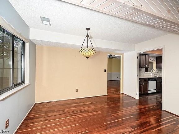 5th image of 879 Hampton Ridge Dr