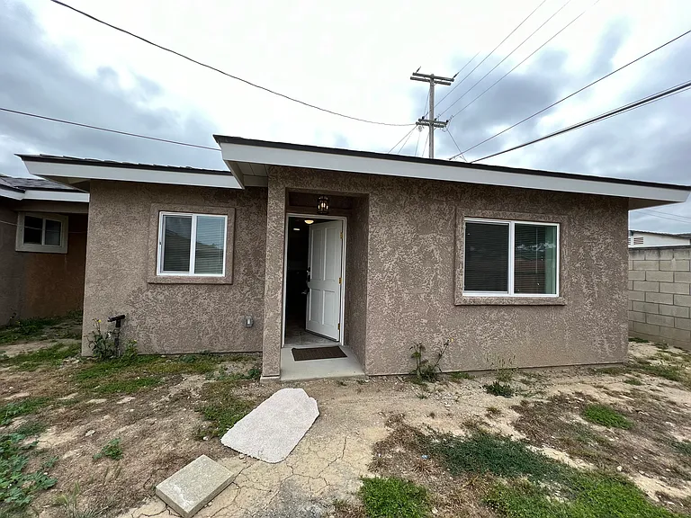 804 W Nectarine Ave #A — Photo 1