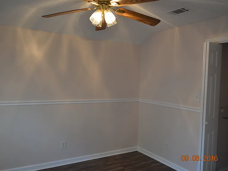 1115 Hickory Ave — Photo 8