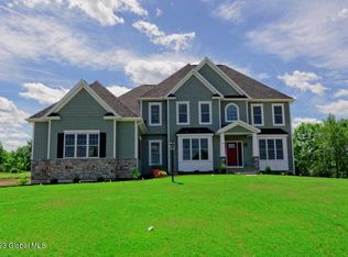 7 Royal Ct, Cohoes, NY 12047