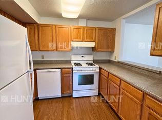 7 Freedom Cir, Hanscom Afb, MA 01731